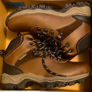 New in-box Magellan boys hiking boots